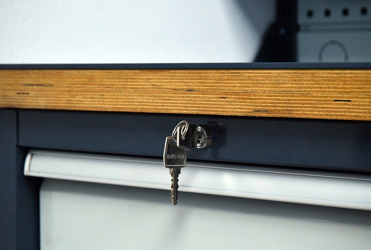 Верстак FBK 205.347-1 купить в Омске Верстак FBK 205.347-1 купить в Омске