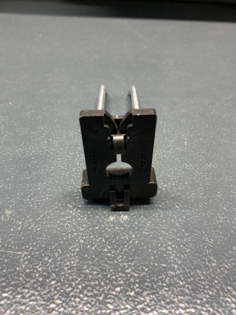 Крючок двойной 100 мм купить в Омске