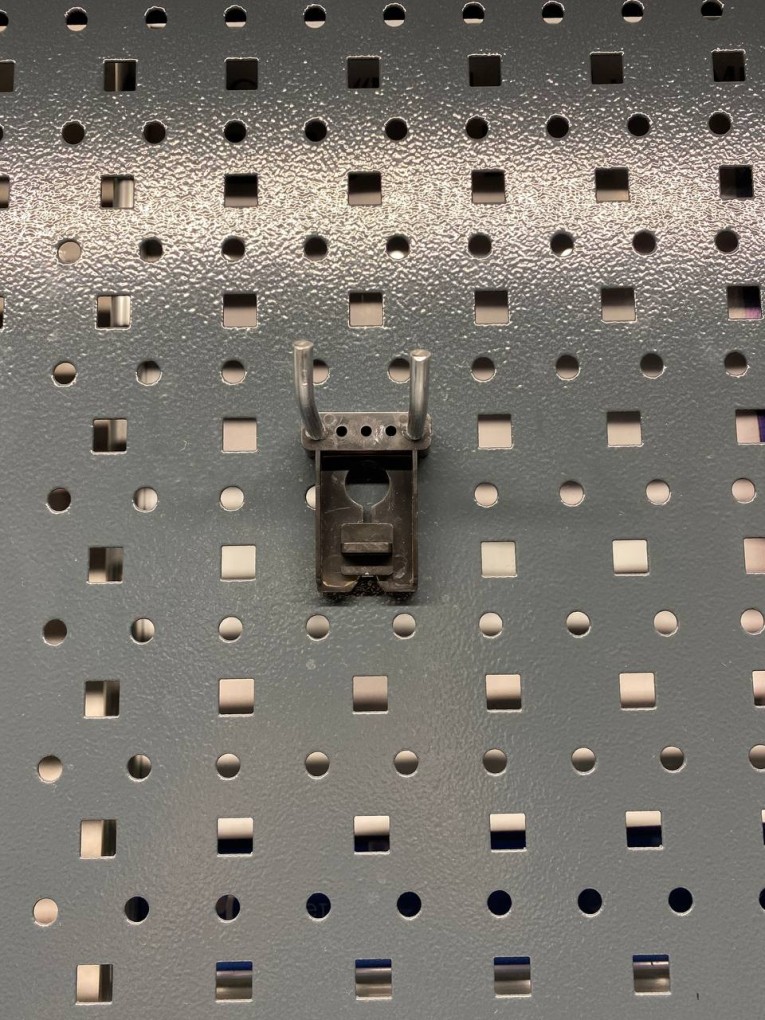 Крючок двойной 38 мм купить в Омске