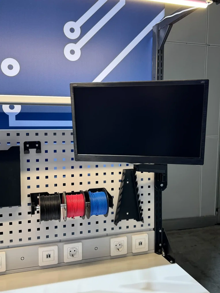 Кронштейн для монитора DBL купить в Омске Кронштейн для монитора DBL купить в Омске